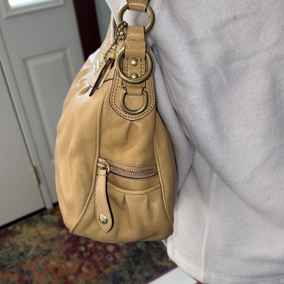 Coach  Madison convertible, shoulder bag  leather  tan  pleated goldtone HW  EUC - Picture 9 of 17